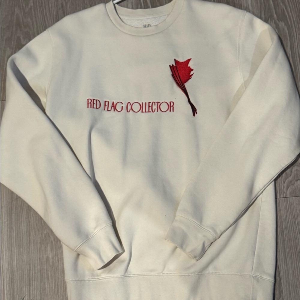 🚩❤️ “Red Flag Collector” Kelly Clarkson Tour Crewneck – Size L ❤️🚩